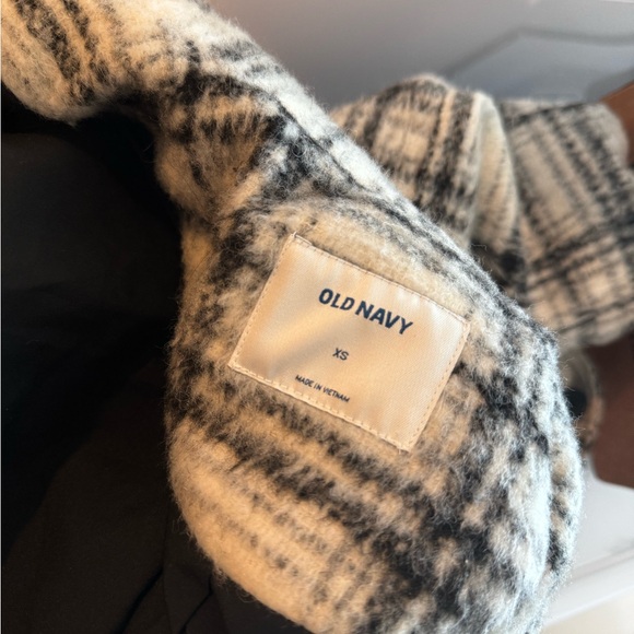 Old Navy fuzzy grey plaid shacket - Picture 3 of 4